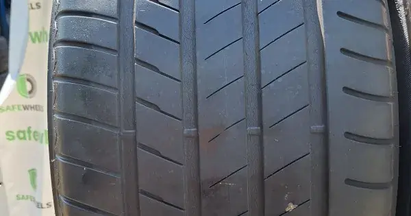 Cumpără online BRIDGESTONE Alenza 001 305/40 R20 112Y