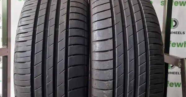 Retur gratuit GOODYEAR EFFICIENT GRIP PERFORMANCE 205/60 R16 92H