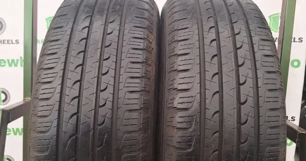 Cel mai vândut GOODYEAR EFFICIENT GRIP SUV 225/65 R17 102H