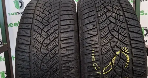 GOODYEAR Ultra grip performance 215/50 R17 95V Preț redus